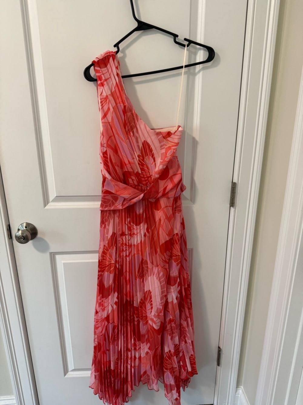 Asymmetric One-Shoulder Floral Pleated Midi Dress in Pink & Red